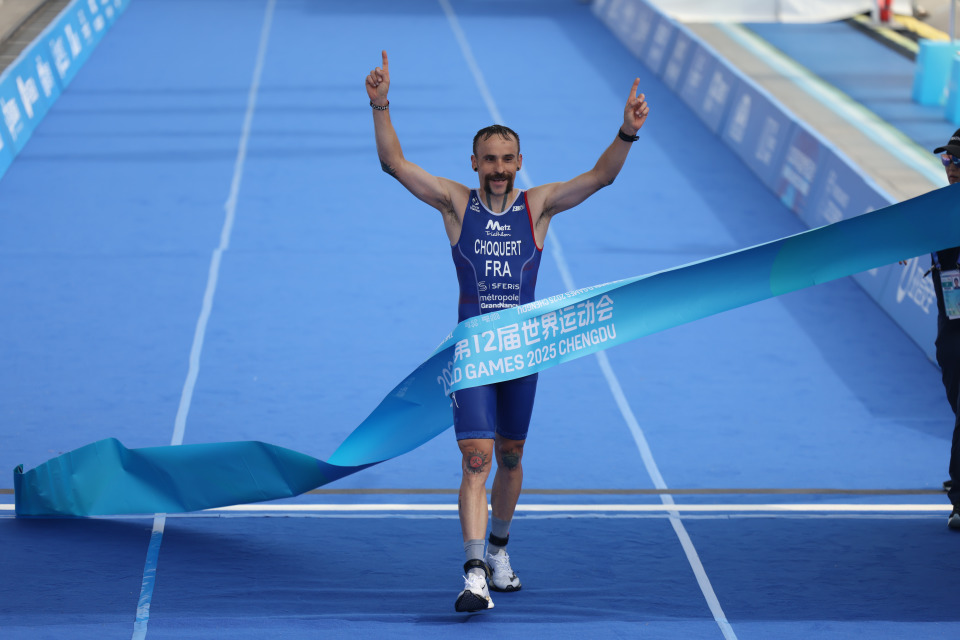 新华社记者, 古斯曼