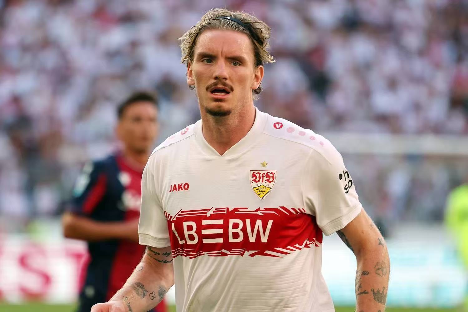 行官亚历山, 拒绝, 行了视频通