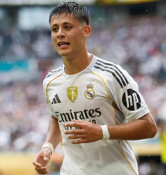 外脚背轻搓, 左脚劲射被